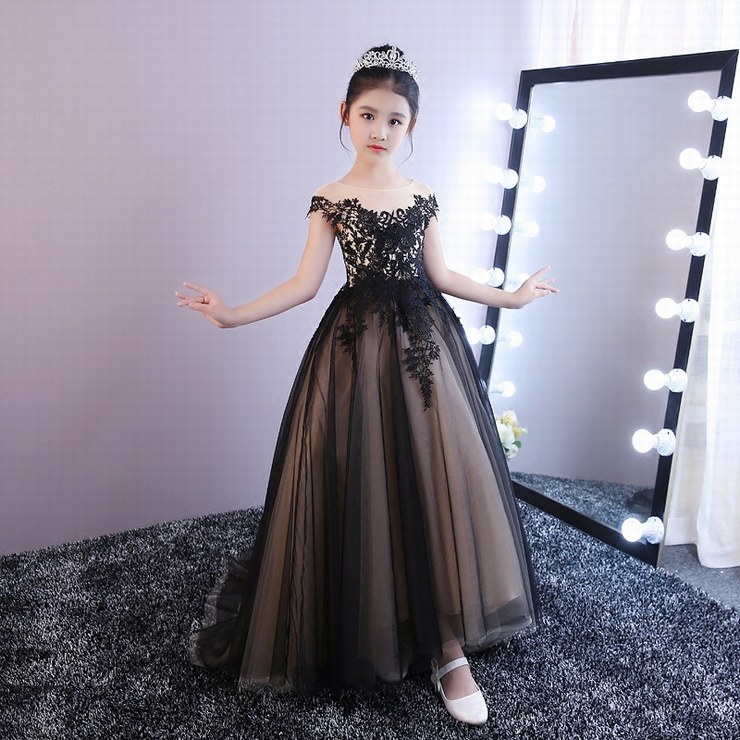 Black gown hot sale for kids