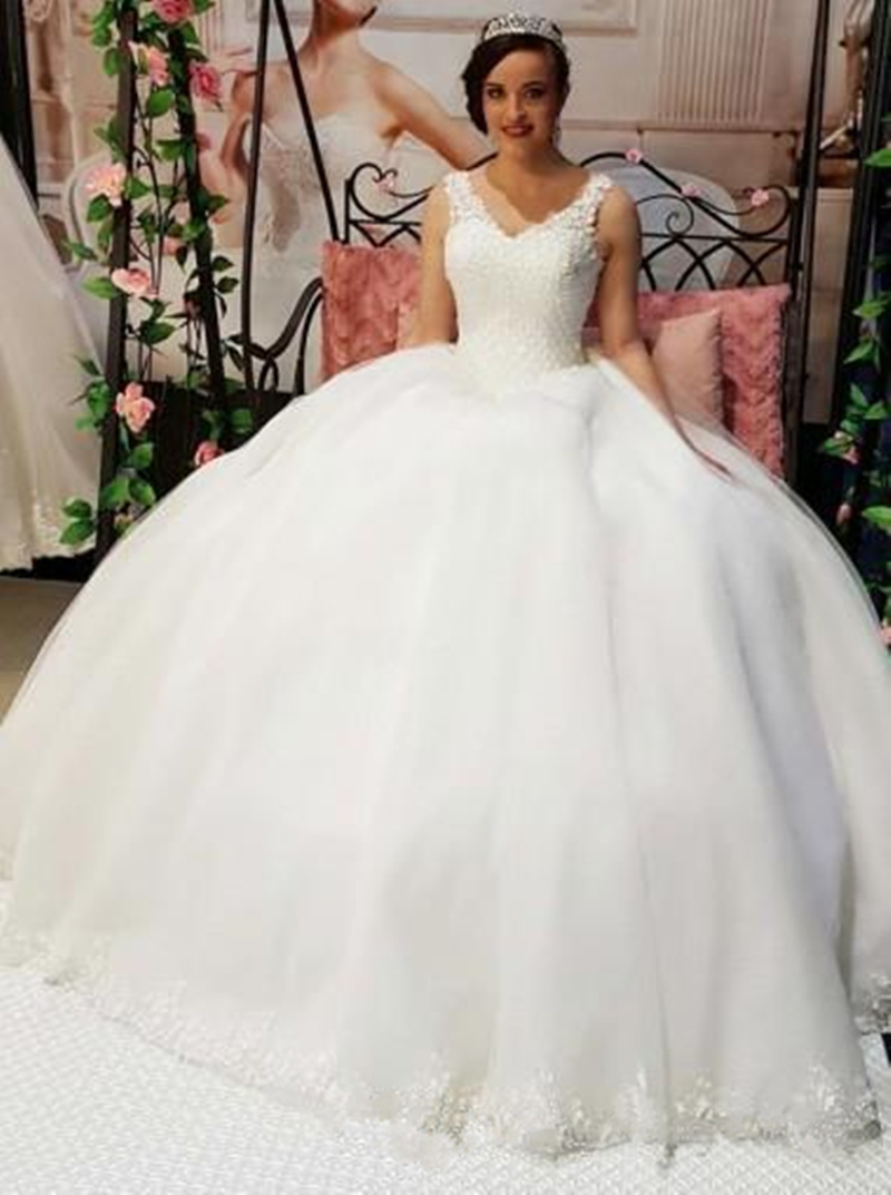 Elegant Delicate Princess Ball Gown Wedding Dresses V Neck Lace